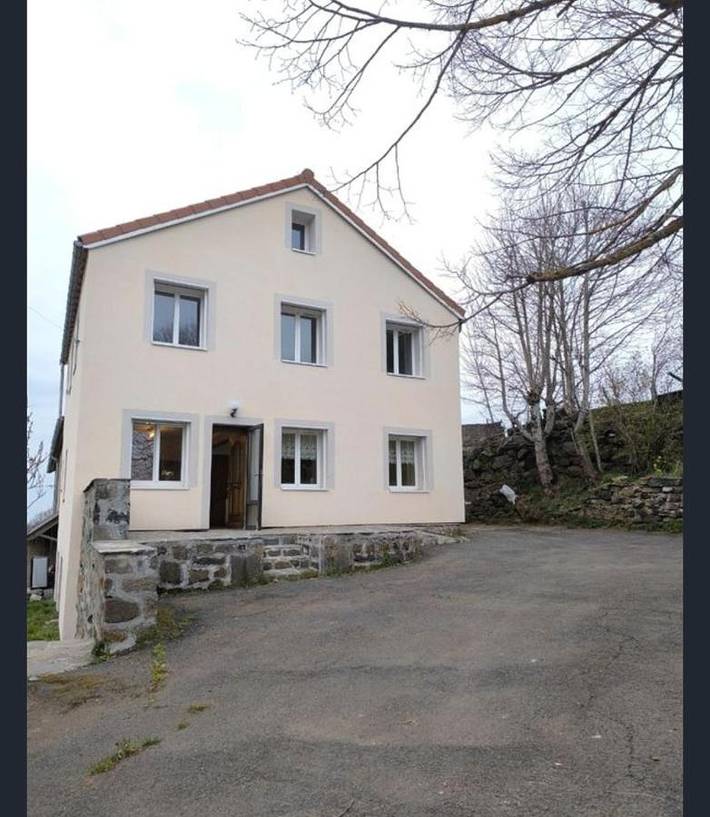 Location de vacances pour 12 personnes, avec terrasse et vue, animaux acceptés à Saint-Front - 2