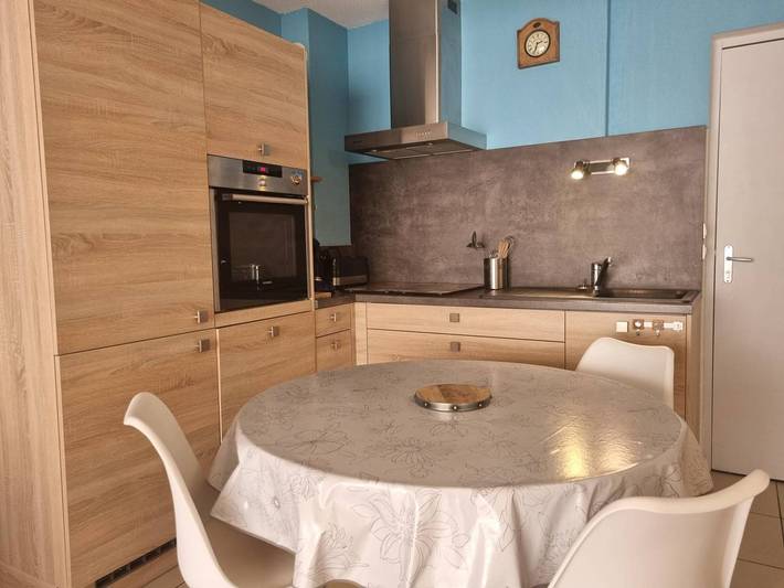 Gîte pour 5 personnes, avec piscine et balcon dans Plage des Pins - 2