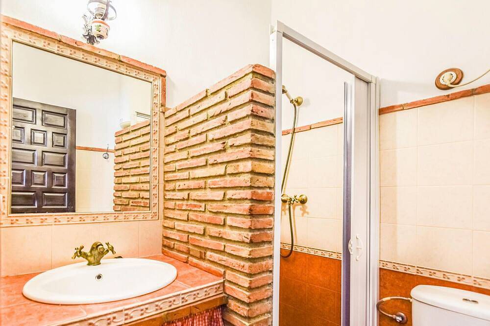 Stunning home in Rute in Rute, Sierras Subbéticas