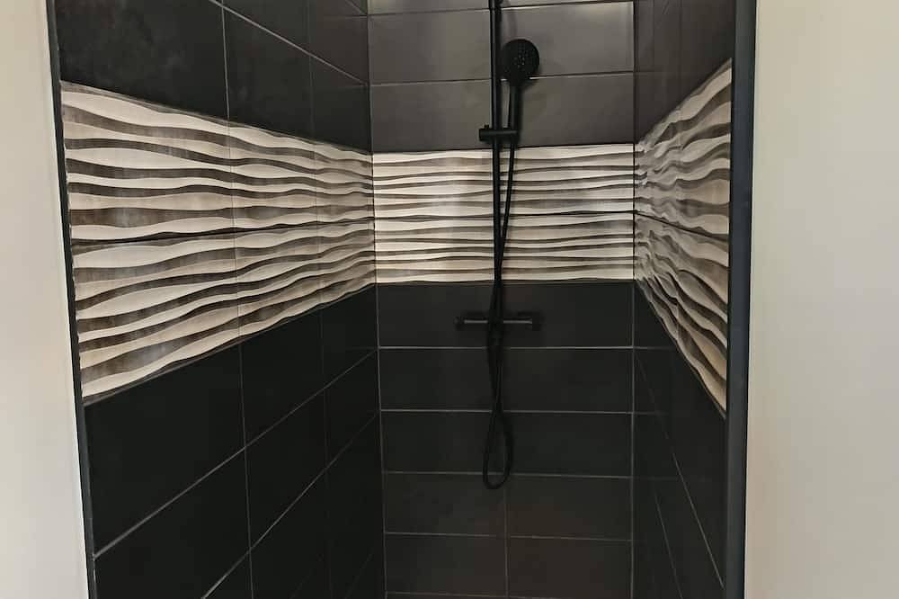 Appartement entier, Appartement climatisé, rez-de-chaussée. Parking gratuit in Joncy, Région de Charolles