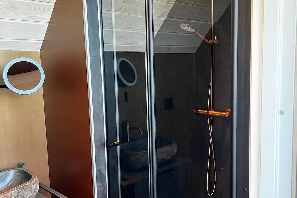 Unforgettable Floating Suite, located in the beautiful Kvenvær archipelago in Hitra