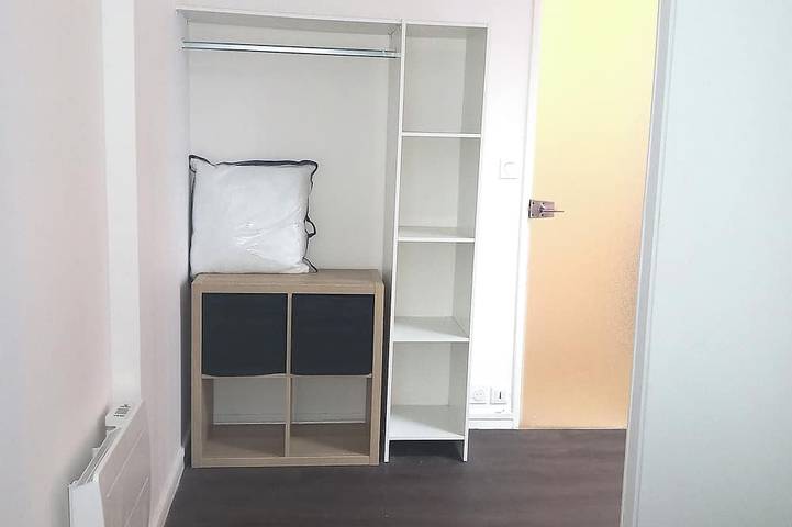 Appartement entier, Apparemment T2 proche du centre in Saint-Brieuc, Côte de Goëlo
