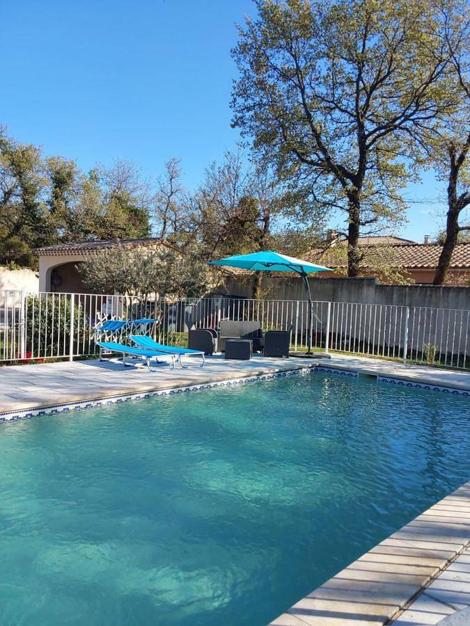 Gîte pour 4 personnes, avec piscine et jardin à Rochefort-du-Gard - 2