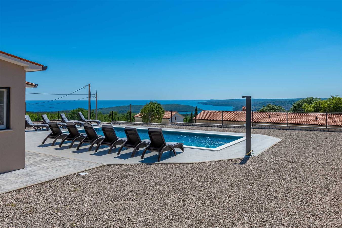 Villa Ema, eine wunderschöne Villa nur wenige Minuten vom Meer entfernt in Raša, Ostküste Istrien