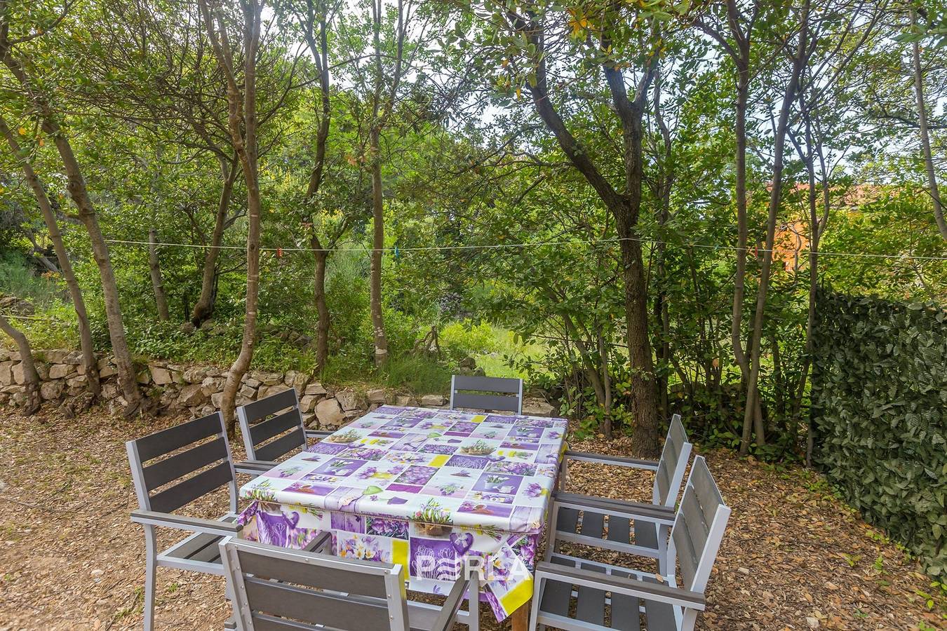 Ganze Wohnung, Hübsche Ferienwohnung Lea 300m vom Strand in Nerezine, Lošinj
