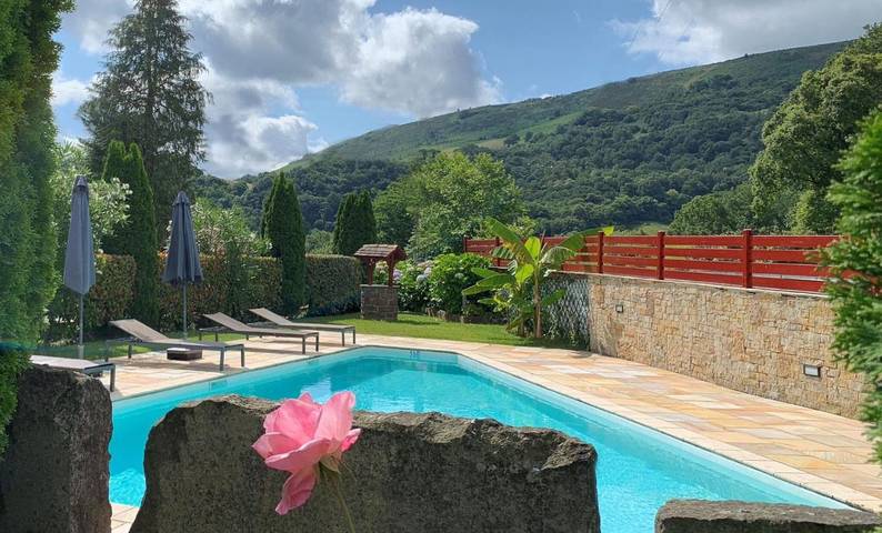 Hôtel pour 2 personnes, avec vue ainsi que jardin et piscine à Itxassou - 3