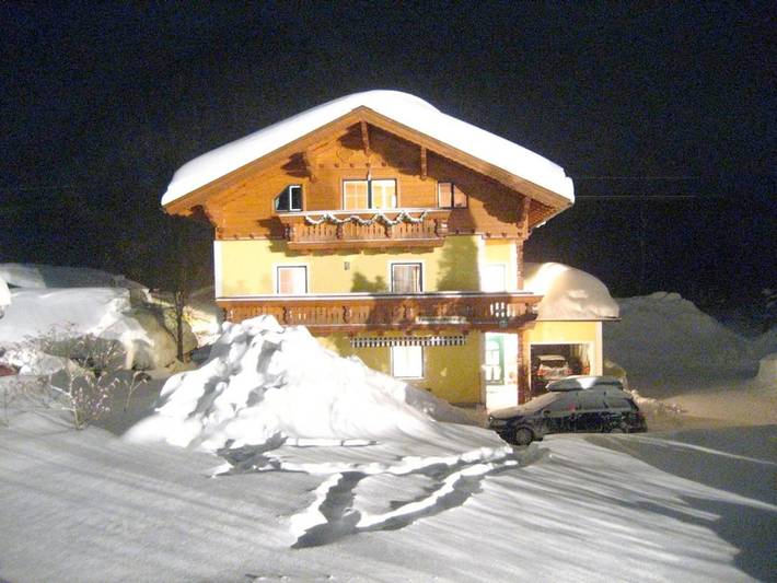 Ganze Wohnung, Two-Bedroom Apartment with Balcony and Terrace in Hintersee (Salzburger Land), Bezirk Salzburg-Umgebung