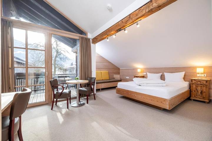 BnB für 11 Personen, mit Balkon und Terrasse sowie Garten und Sauna in Mayrhofen