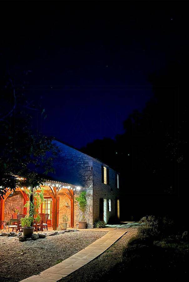 Location de vacances pour 6 personnes, avec terrasse et piscine à Saint-Cernin-de-Labarde