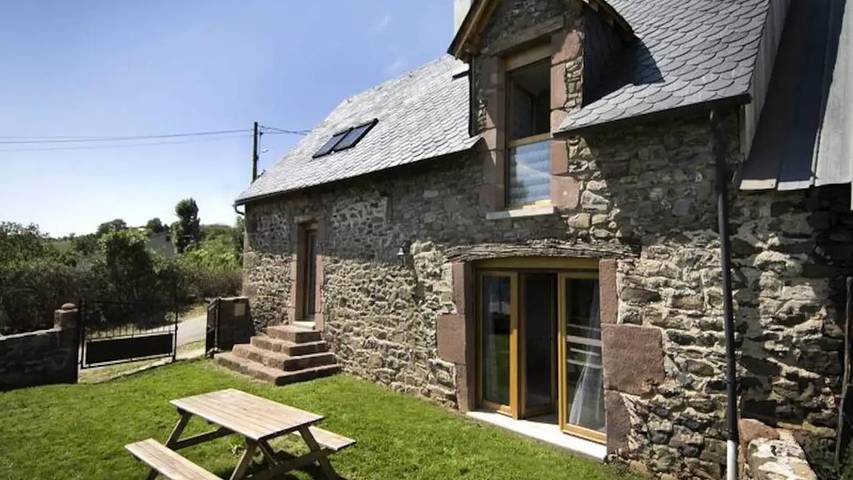 Gîte pour 7 personnes, avec jardin et piscine dans Saint-Pierre-de-Nogaret
