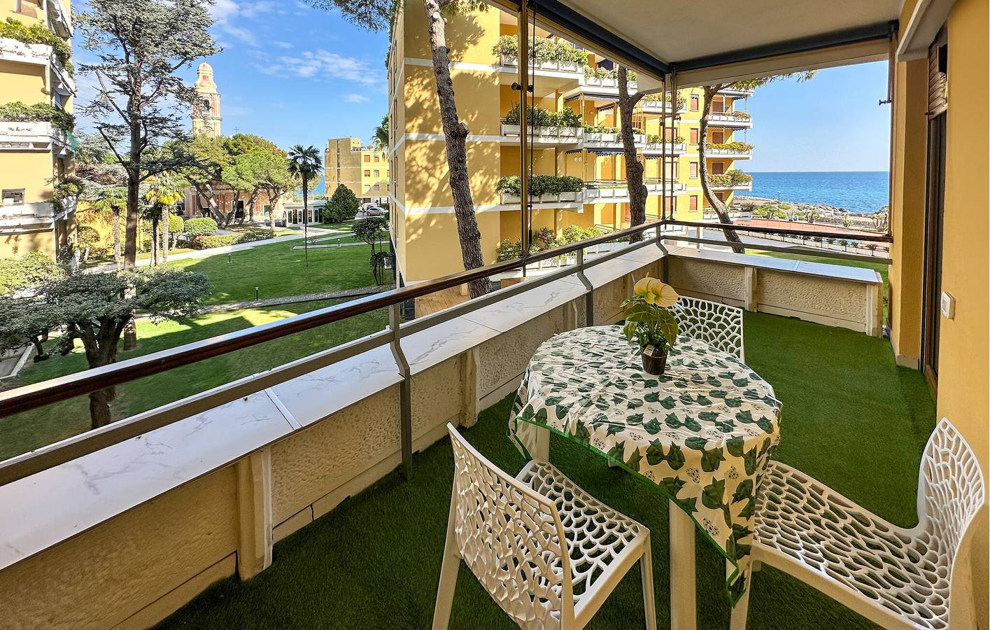 Ganze Ferienwohnung, Gemütliche 2-Zimmer-Wohnung mit Meerblick, Pool, Terrasse und Garage in Poggi in San Lorenzo al Mare, Riviera di Ponente