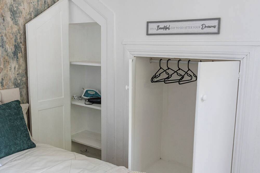 Apartamento entero, Botanica convenient centre stay free parking / 2 private gardens in Swindon, North Wessex Downs
