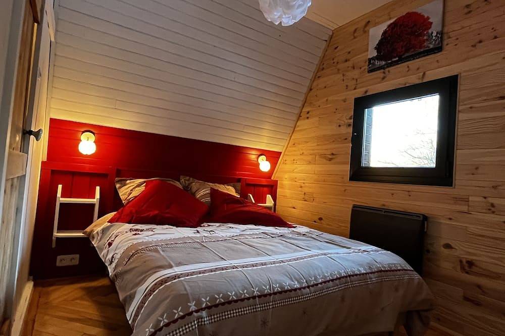 Chalet du Fayard in Belfahy, private Jacuzzi and view of the Vosges mountains in Mélisey, Haute-Saône