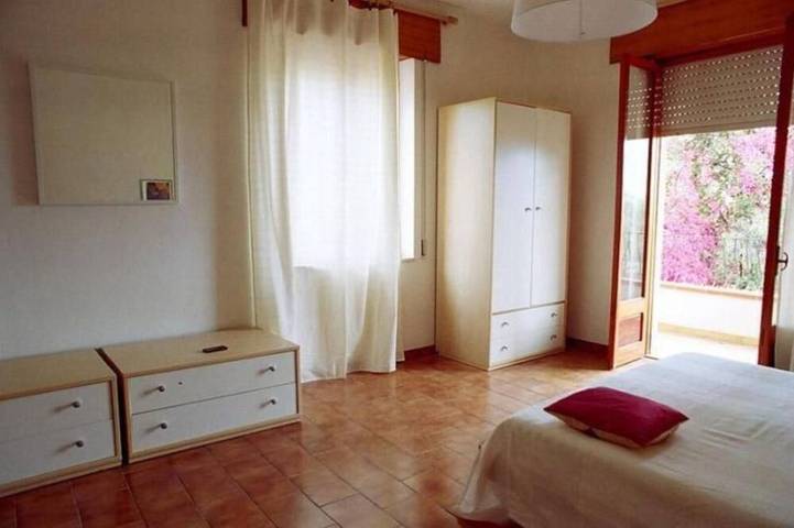 Großes gemütliches Haus 400 Meter vom Meer, ideal für Familien und Gruppen in Santa Maria Navarrese, Baunei