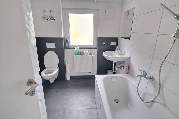 Ganze Wohnung, Gemütliche Gästezimmer in moderner, renovierter Wohnung in Schwäbisch Gmünd, Erlebnisregion Ostalb region