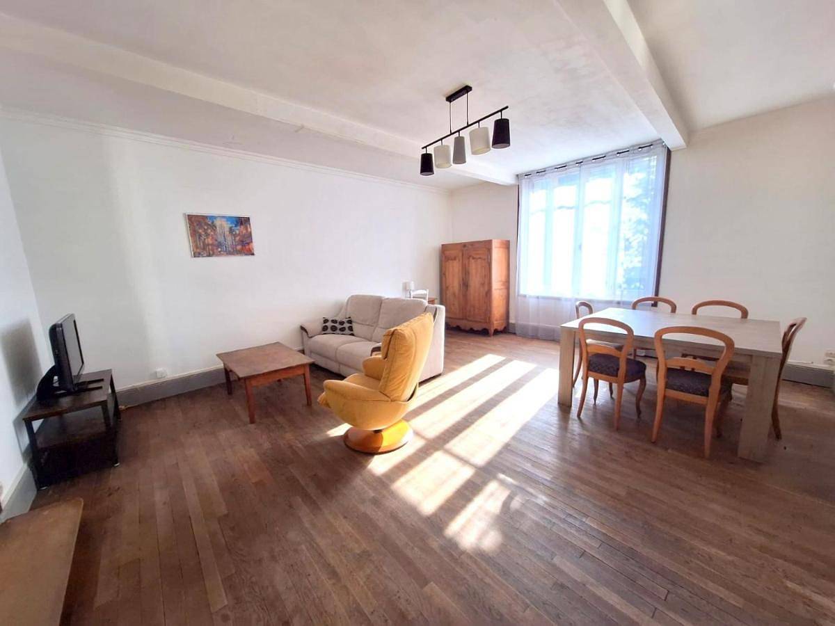 Two-Bedroom House in Doué-la-Fontaine, Vallée de la Loire