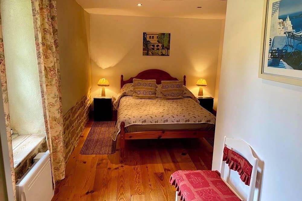 Charming Traditional Gite with Wifi in Lengronne - 5 bedrooms available in Lengronne, Région de Coutances