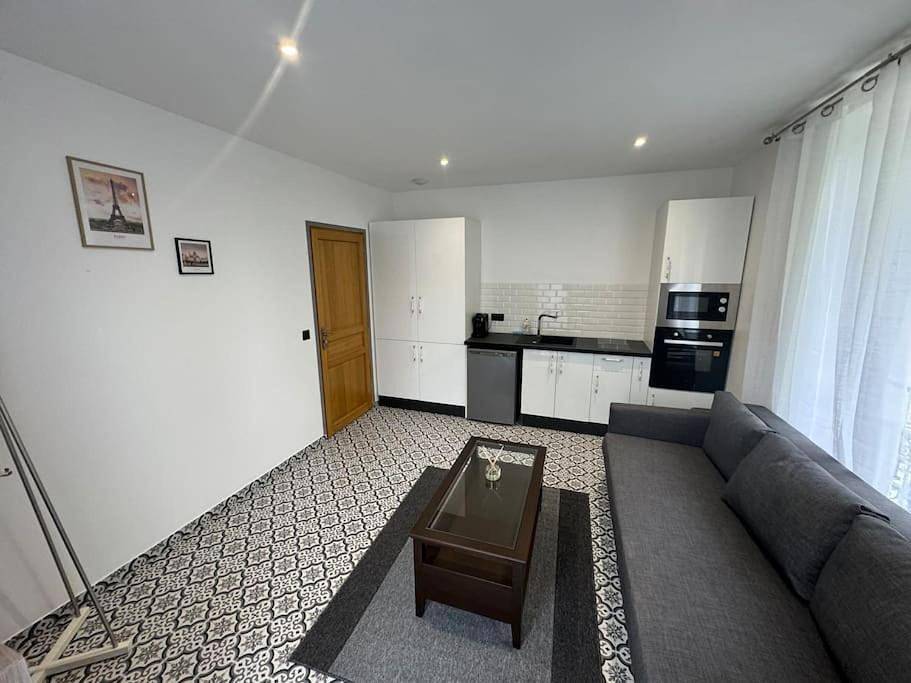 Appartement entier, One-Bedroom Apartment in Dammarie-les-Lys, Seine-et-Marne
