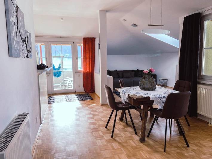 Ferienwohnung für 2 Personen, mit Balkon und Terrasse sowie Seeblick und Ausblick