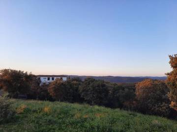 Casa rural para 44 personas, con vistas al lago y jardín además de vistas y piscina, Se admiten mascotas en Sierra Norte de Sevilla