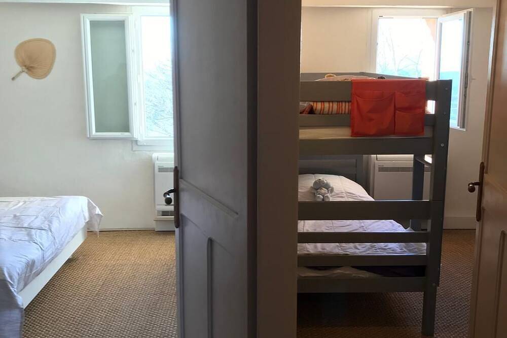 Lovely house, only 3 minutes from the village of Callas in Callas, Draguignan region