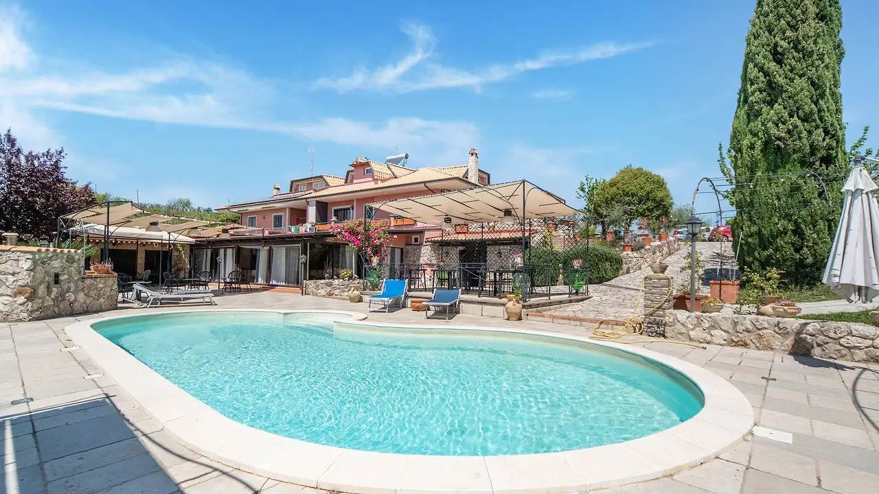 Villa per 7 persone con piscina in Monte Rotondo, Provincia di Roma