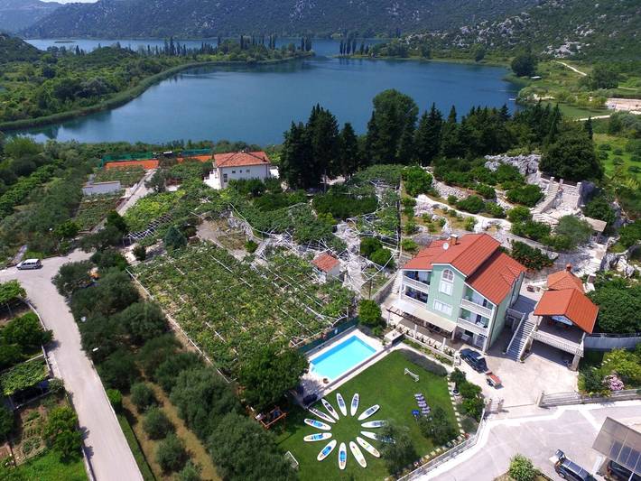 Gemütliche Villa in Ploce mit Gemeinschaftspool in Peračko Blato, Dubrovnik-Neretva