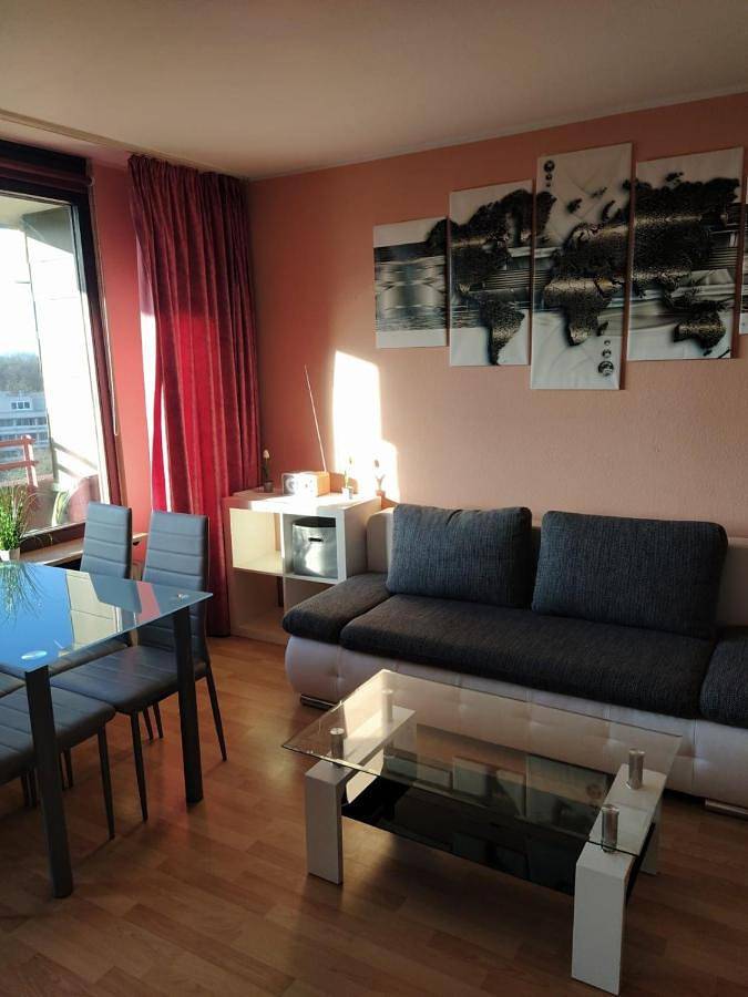 Ferienwohnung für 4 Personen, mit Balkon und Pool sowie Sauna und Ausblick