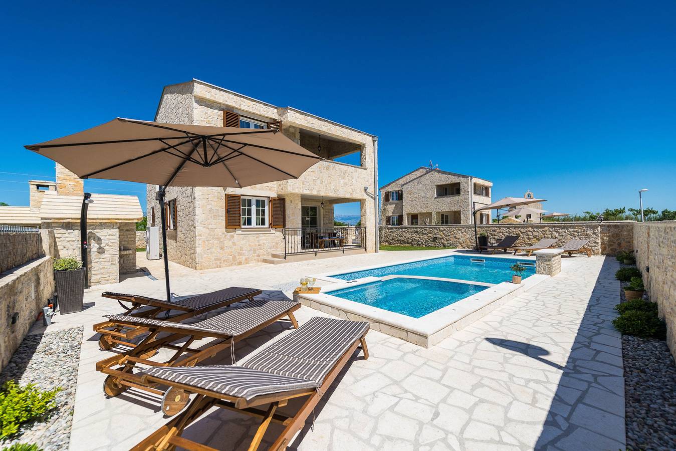 Villa Rea 1 mit beheiztem Pool in Privlaka, Zadar