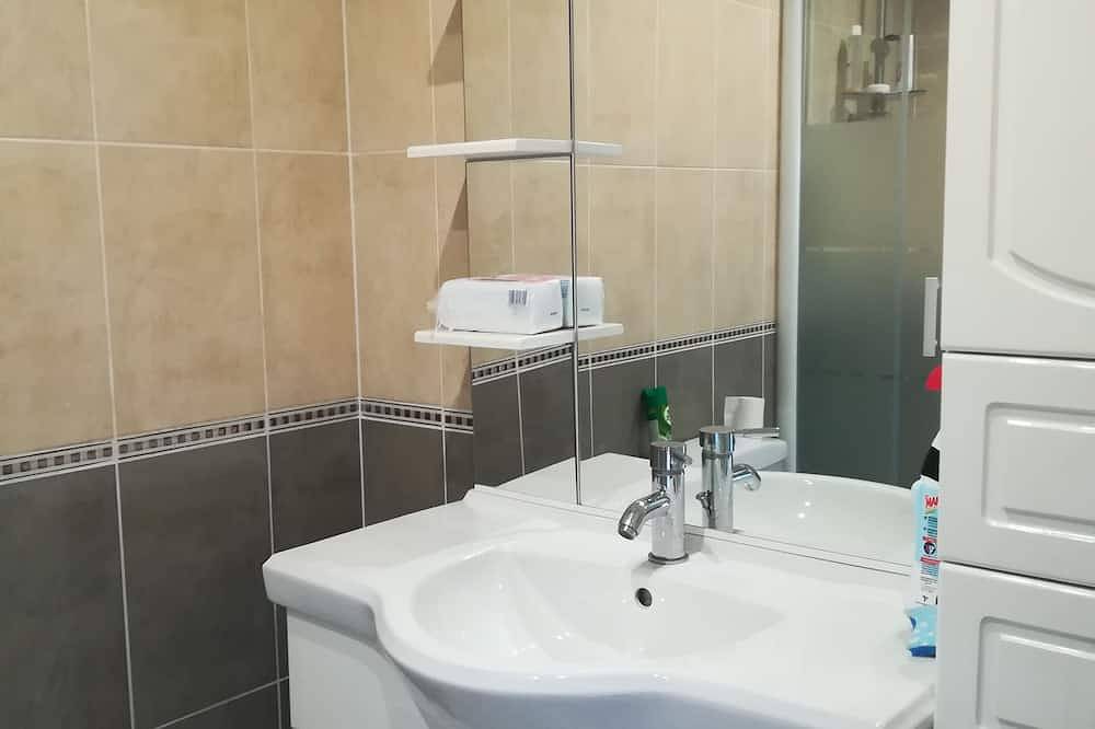 Appartement entier, Studio 30m2 -  Piscine - Sur Golf - Prox. plages Biarritz / Bayonne in Bassussarry, Région de Bayonne