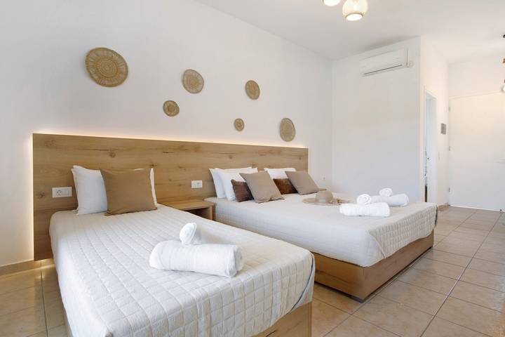 Entire apartment, Holiday Apartment "Tropical Studio 2" with Shared Garden, A/C & Wi-Fi in Katastari, Alykes