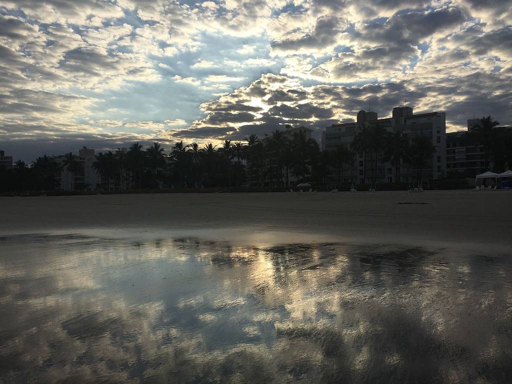 Ganze Wohnung, Apt Riviera de São Lourenço Fuß in den Sand, mit schöner Aussicht auf das Meer in Praia São Lourenço, Bertioga
