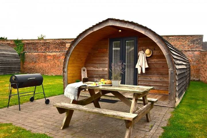 Glamping for 4 people in Staffordshire