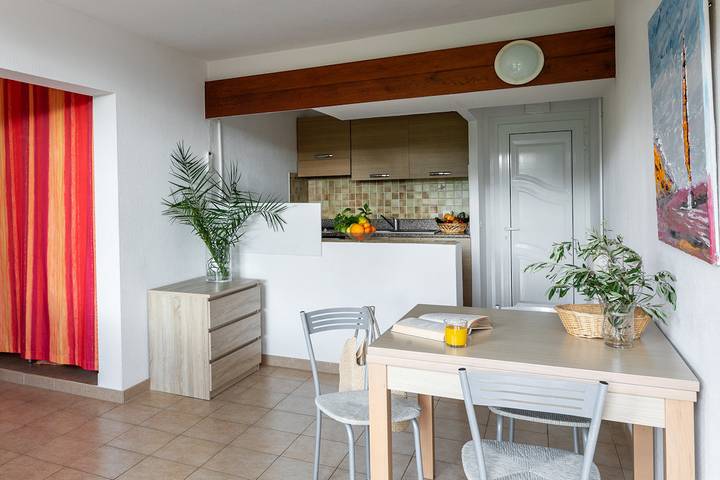 Gîte pour 4 personnes, avec terrasse ainsi que piscine et jardin dans Parc naturel régional de Corse - 4