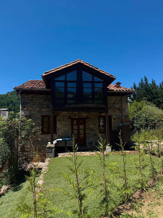 Casa rural para 6 personas, con vistas además de jardín y piscina en Cantabria - 2