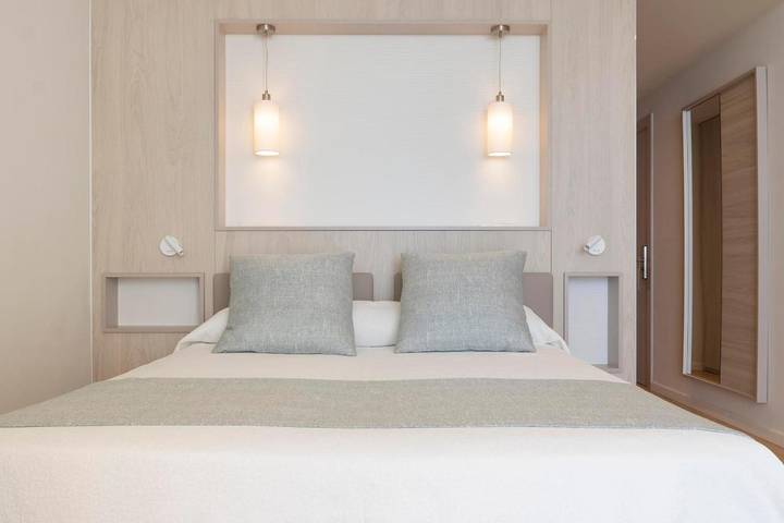 Hotel für 3 Personen, mit Balkon und Terrasse sowie Garten und Kinderpool in Calas de Mallorca - 2