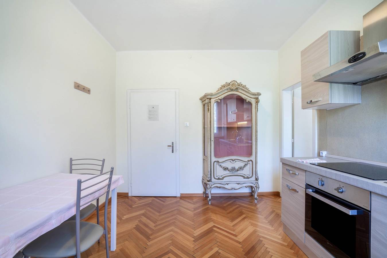 Ganze Wohnung, Residenz Hubertus Ferienwohnung 6 mit Balkon & Wlan in Untermais, Meran