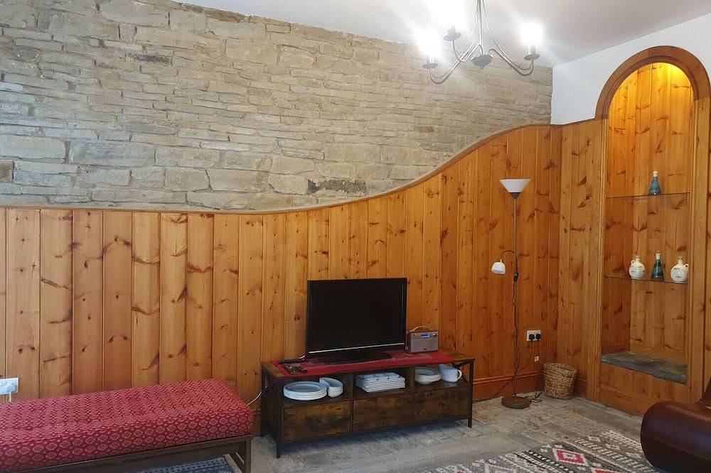 Edgerton cottage, 1-bed detached coach house in town, Spacious rustic charm. in Huddersfield, West Yorkshire