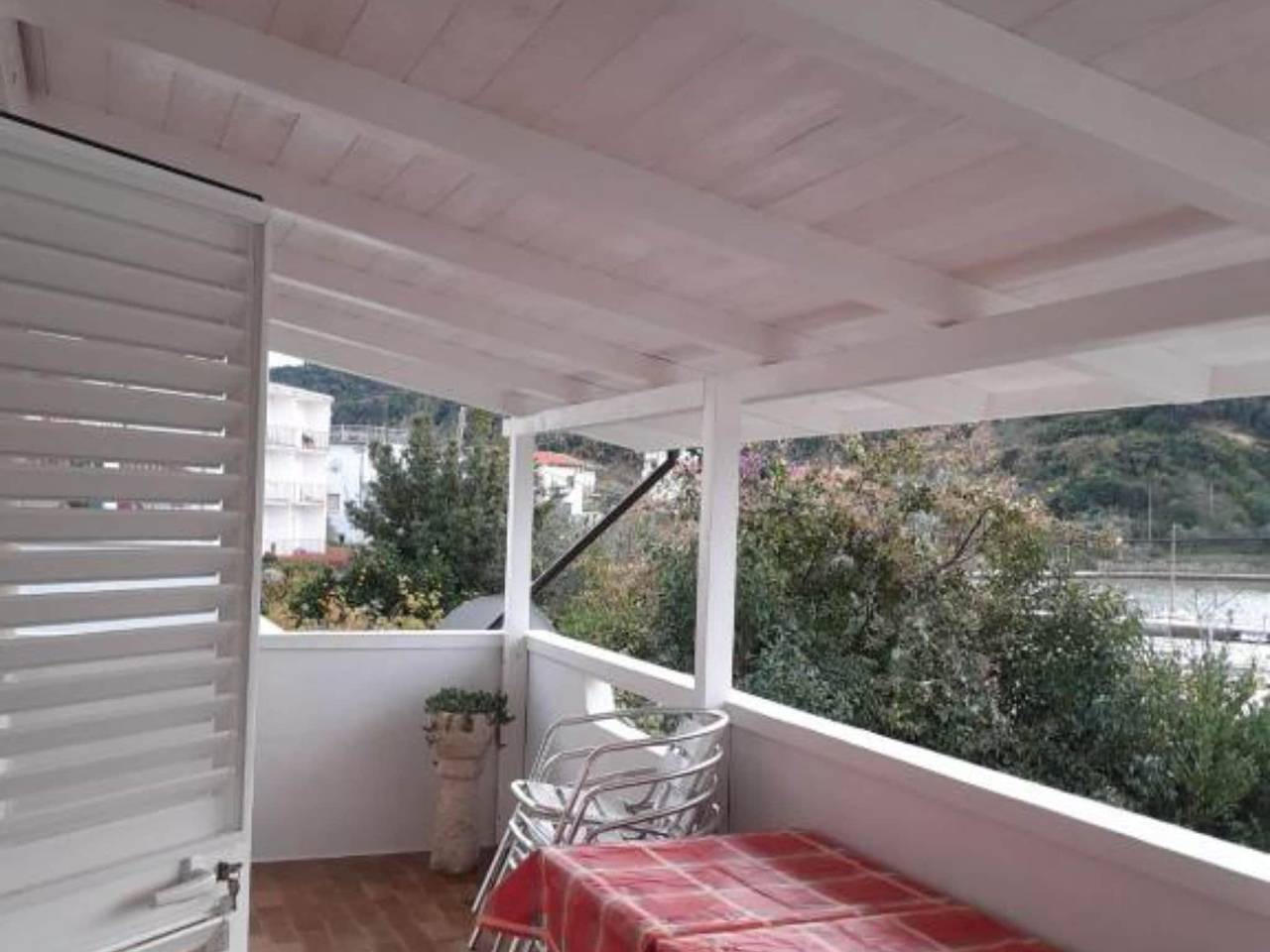 Ganze Wohnung, Guest House Green Corner Supetarska Draga - Triple Room with Terrace and Sea View in Supetarska Draga, Rab
