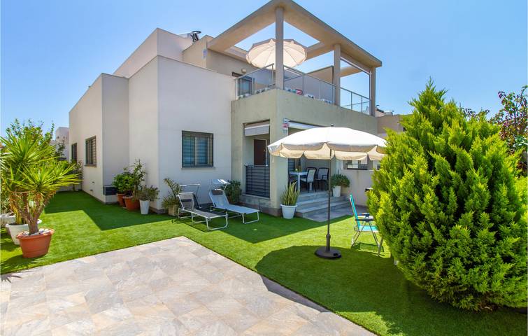 Ferienhaus für 8 Personen, mit Terrasse und Pool in Torrevieja