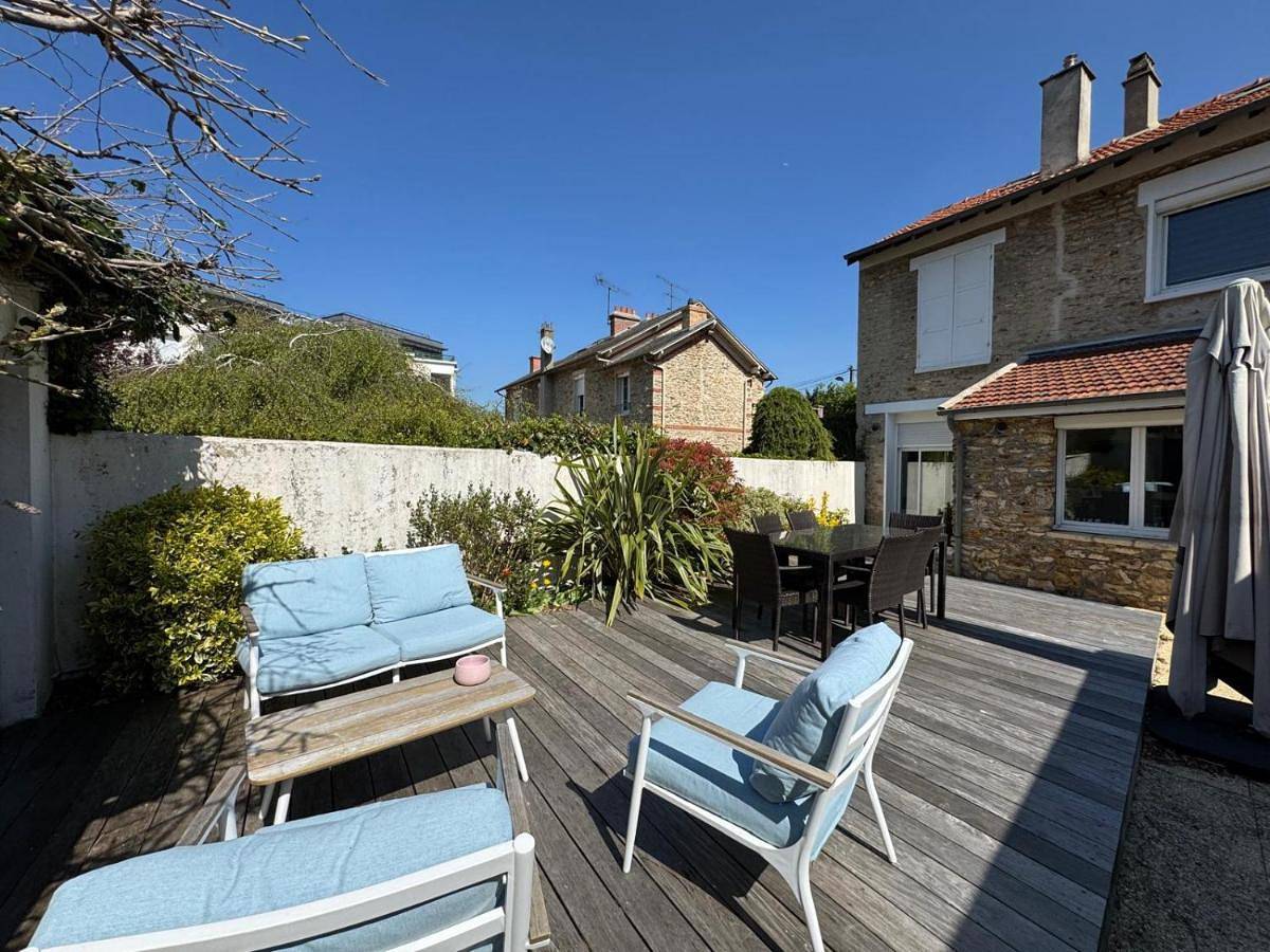 Five-Bedroom House in Rambouillet, Yvelines