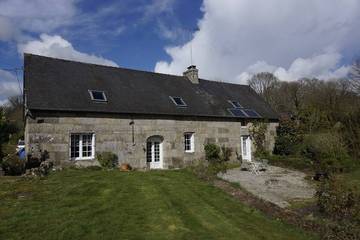 Cottage pour 2 personnes, avec jardin à Mellionnec