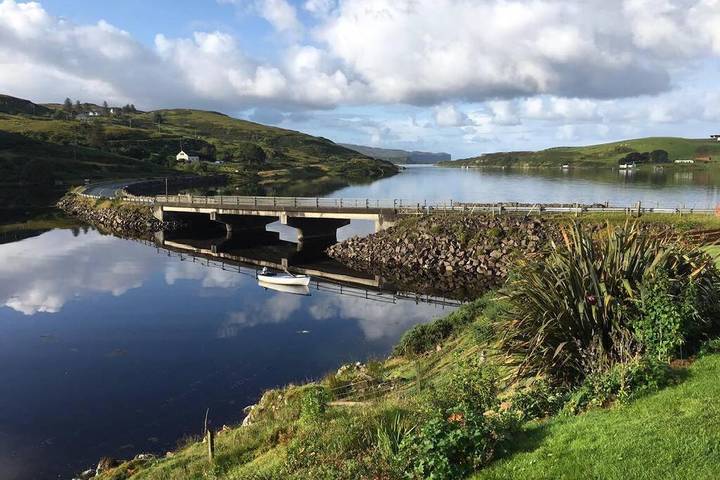 Appartement voor 2 personen, with tuin and uitzicht op het meer as well as uitzicht op Skye