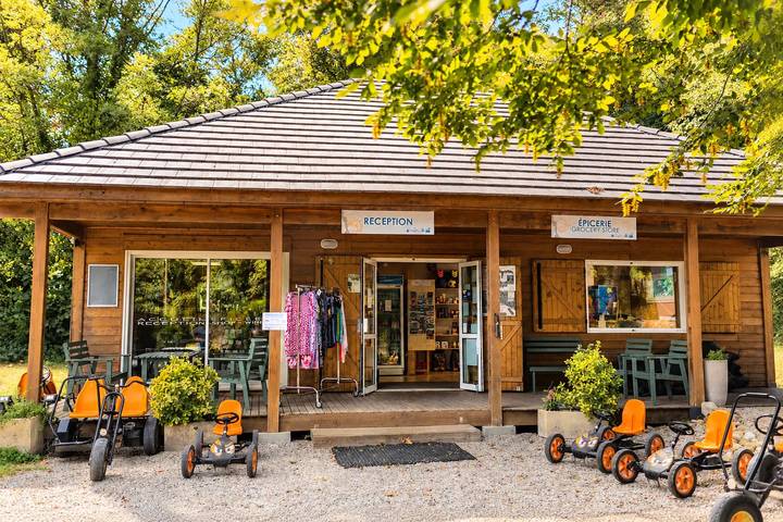 Camping für 6 Personen, mit Terrasse und Pool in Savoie