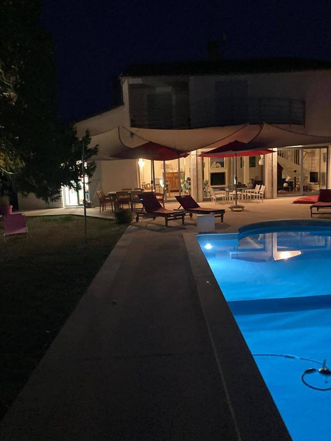 Location de vacances pour 10 personnes, avec vue ainsi que jardin et piscine à Trélissac - 2