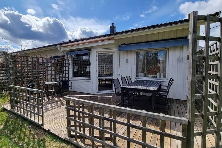 Ferienhaus für 4 Personen, mit Terrasse und Garten in Tranås