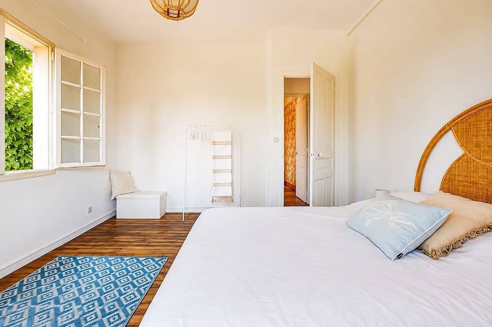 Provence-Gard, villa avec 8-9 couchages avec Piscine, à 35 min des plages. in Beaucaire, Région de Nîmes