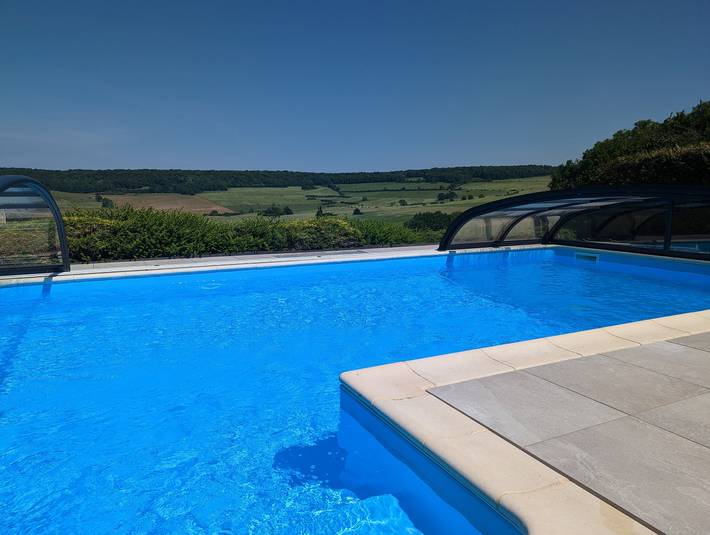 Gîte pour 4 personnes, avec Terrasse ainsi que Jardin et Piscine