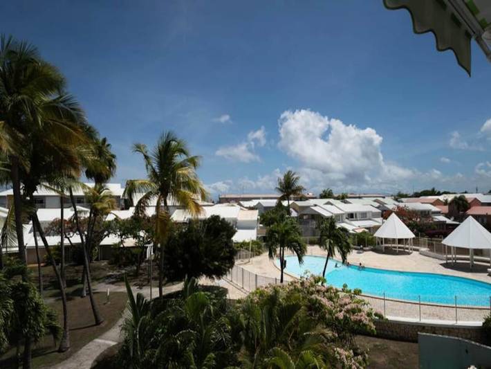 Location de vacances pour 4 personnes, avec jardin ainsi que piscine et balcon, adapté aux familles dans Pointe-à-Pitre