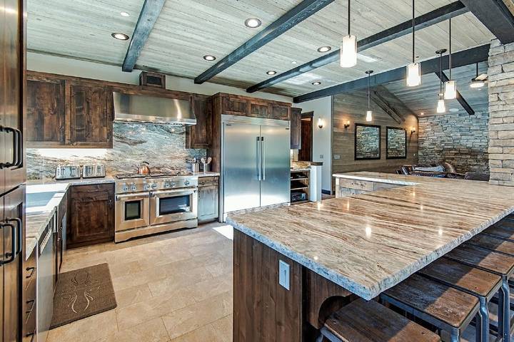 Vacation home for 16 people, with balcony and hot tub as well as sauna in South Lake Tahoe